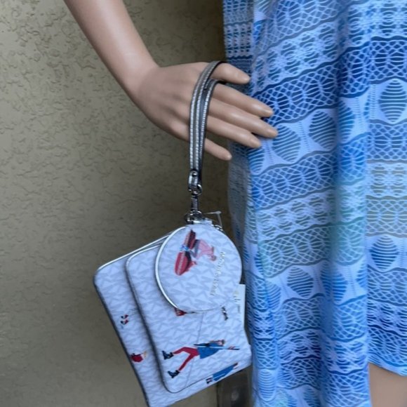 Michael Kors Jet Set Girls Wristlet Trio - Picture 13 of 15